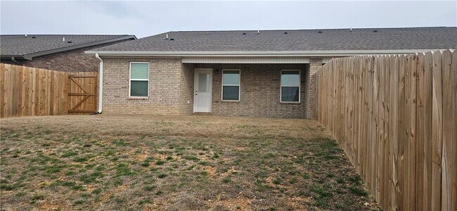 Building Photo - 523 NW 68th Ave