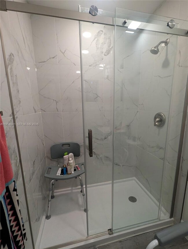 Building Photo - 220 SE 1st St