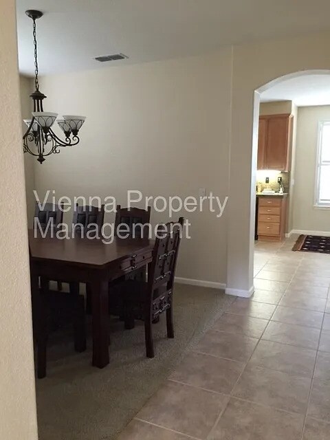 Building Photo - 6768 Maple Creek Dr