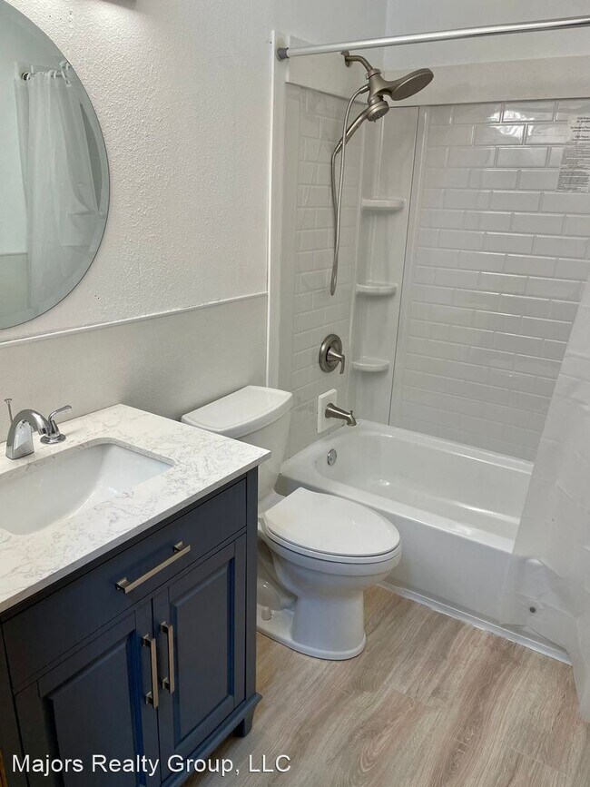 Building Photo - 4 br, 2 bath House - 1070 Oak Crest Crt.