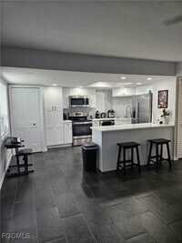 Building Photo - 5028 Chiquita Blvd S