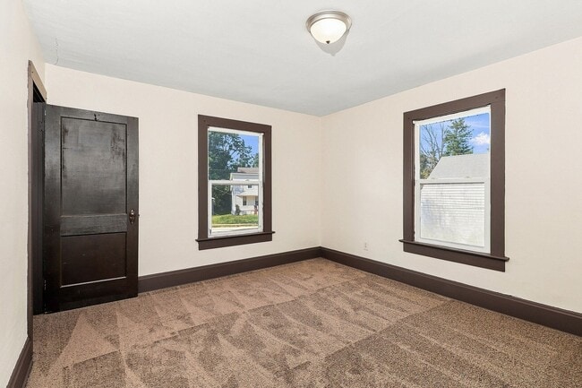 Building Photo - 128-130 Logan Ave