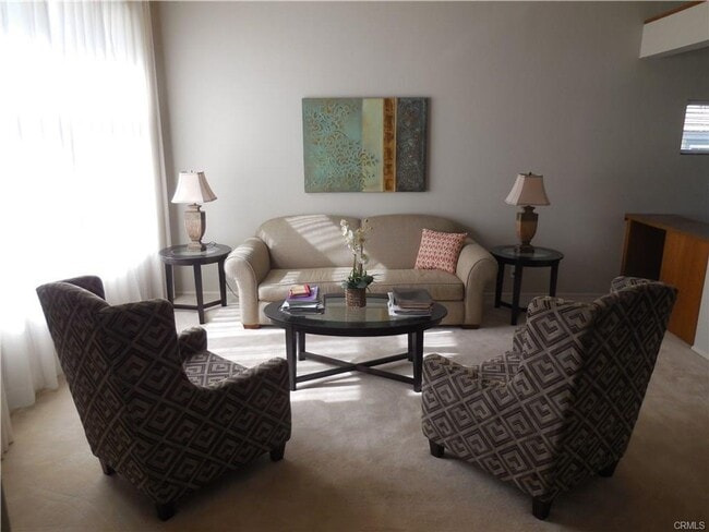 Building Photo - Pool Home 4 Bedroom