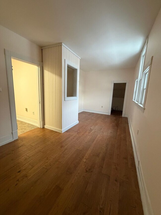 Building Photo - 139 Broadway