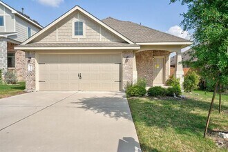 Building Photo - Beautiful 3BR/2BA Home with Island Kitchen...