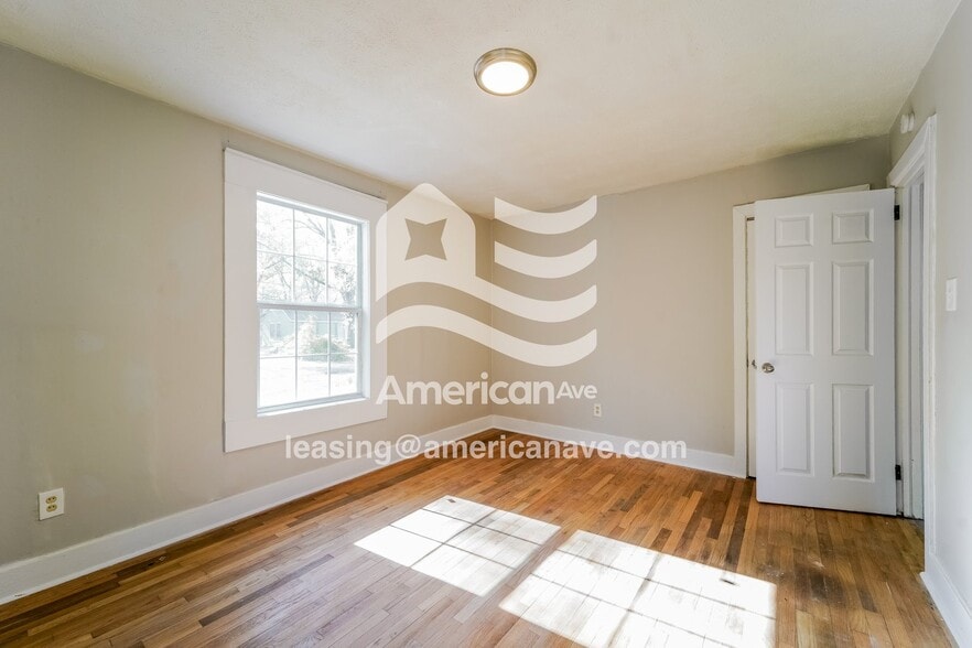 Building Photo - 522 Woodbury Rd