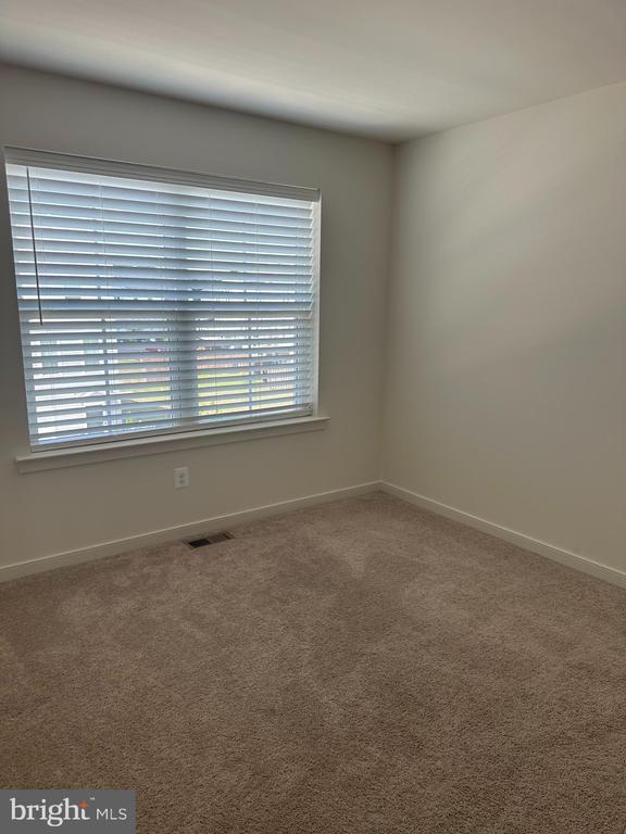 Building Photo - 423 Snowberry Ln