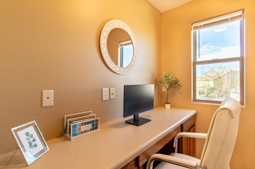 Building Photo - 1994 E Racine Dr