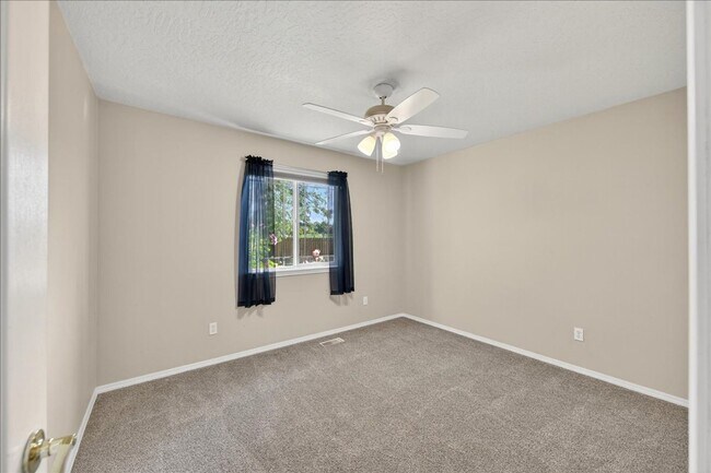 Building Photo - Bright & Cozy Home on a Quiet Cul-de-Sac