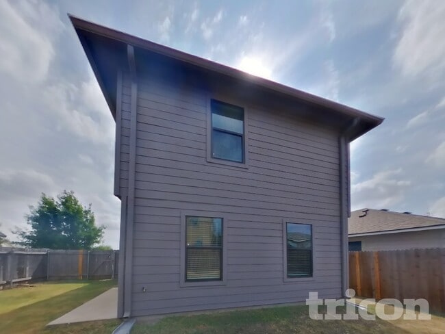 Building Photo - 1027 Trail Driver Cove