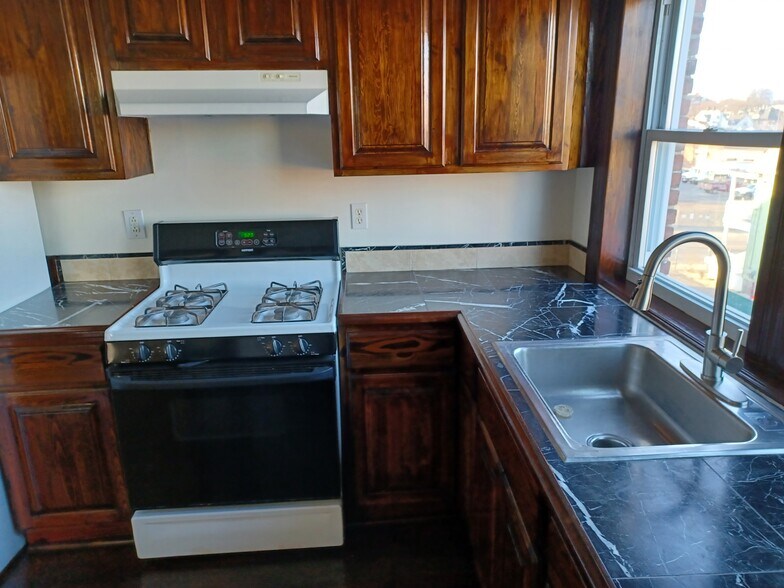 Building Photo - 306 Madison Ave