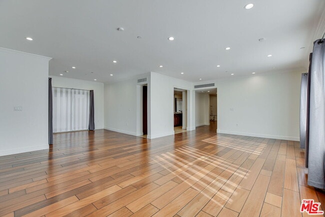 Building Photo - 918 S Wooster St