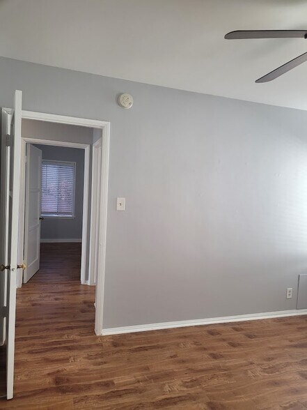 Building Photo - 305 N Palm Ave