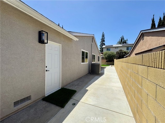 Building Photo - 1811 Nausika Ave