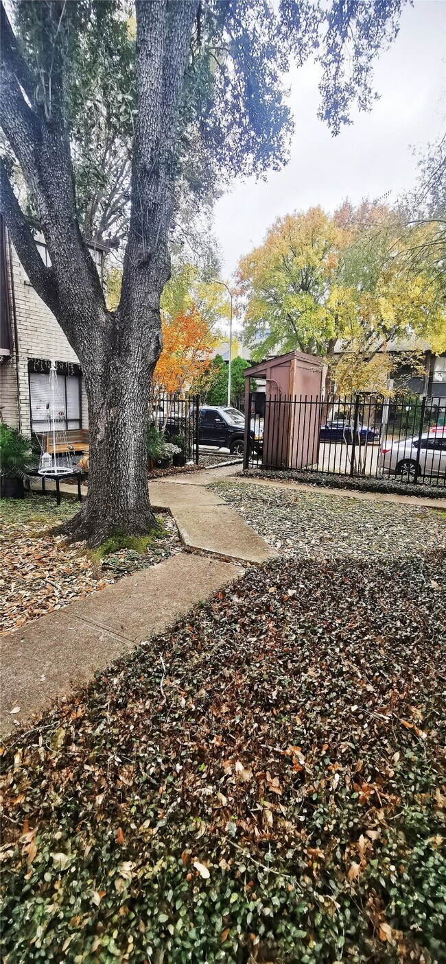 Building Photo - 8313 Augustine Dr