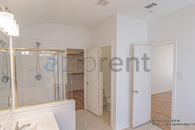 Building Photo - 514 Big Oak Ct