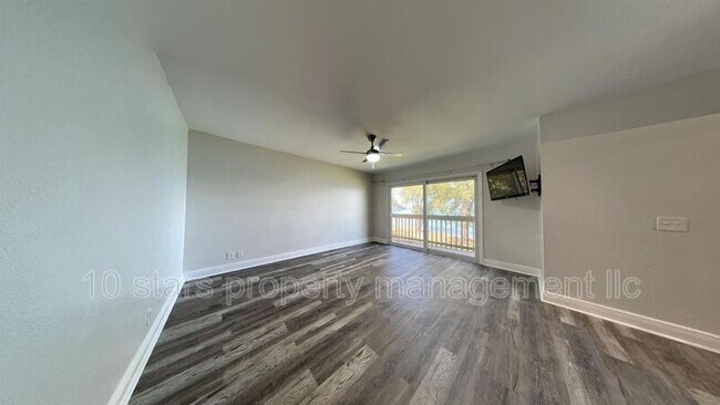 Building Photo - 6287 Sun Blvd