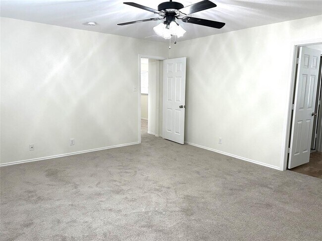 Building Photo - 307 Grutsch Dr