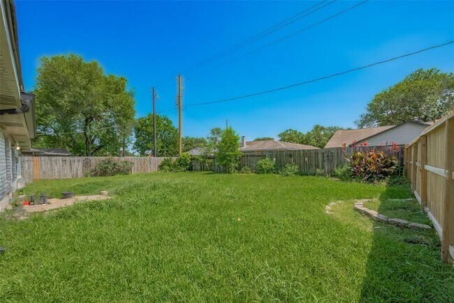 Building Photo - 9922 Carlow Ln