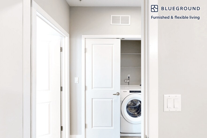 Building Photo - 861 Broadway-SI FL1-ID3930A