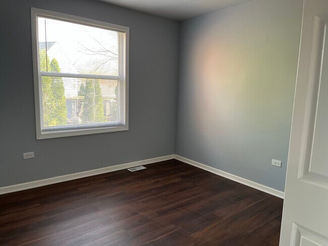 Building Photo - 1221 Springdale Cir