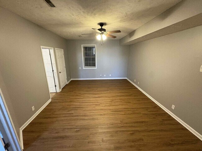 Building Photo - Welcome to Chinook Haven – Your Spacious Retreat Near Fort Campbell!