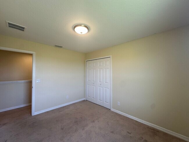 Building Photo - 172 Primrose Dr