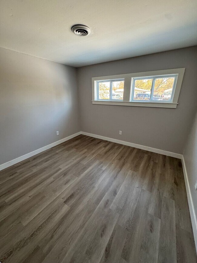 Building Photo - 2635 Corvalis Ave