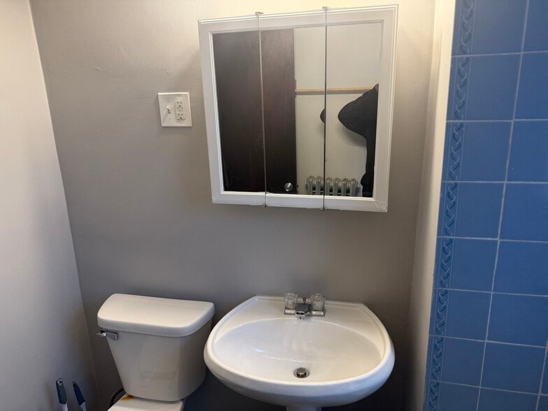 Building Photo - 1348 W 83rd St