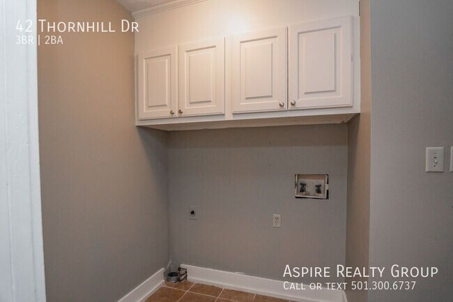 Building Photo - 42 Thornhill Dr