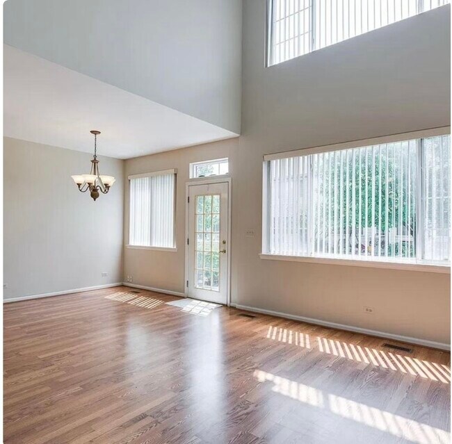 Building Photo - 1 S Oakhurst Dr