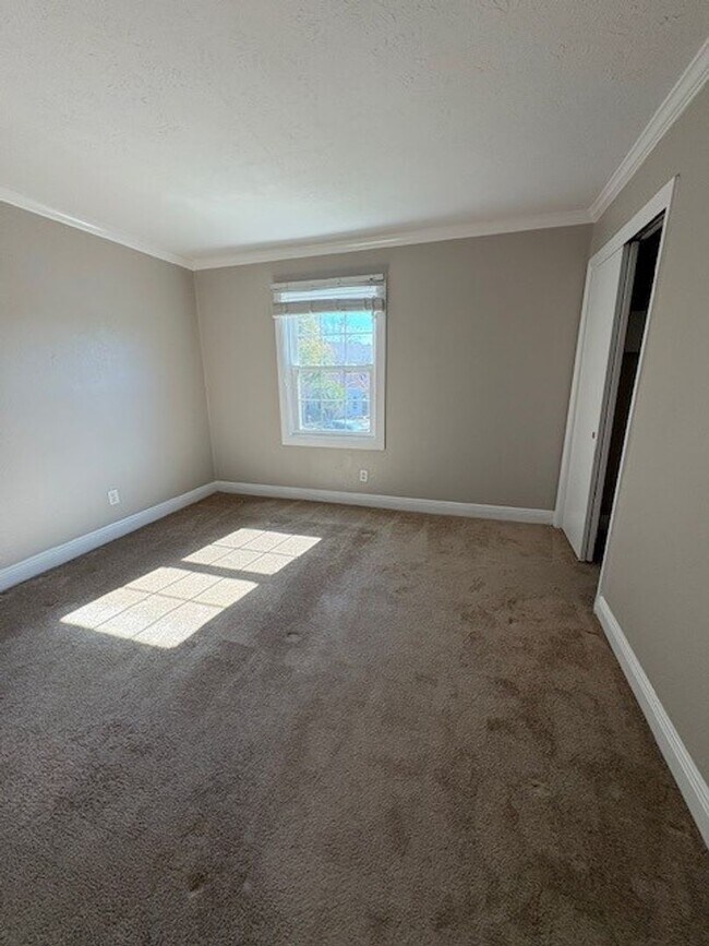 Building Photo - Whispering Oaks