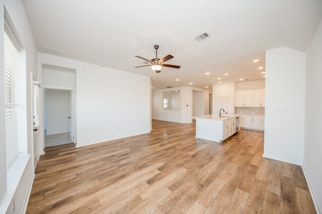 Building Photo - 42514 Summer Crst Rd