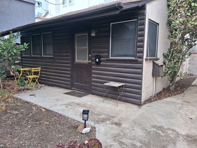 Building Photo - 3652 Dunn Dr