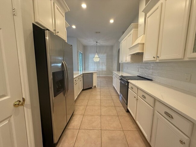 Building Photo - Exquisite 4-Bedroom, 3- Bathroom Home