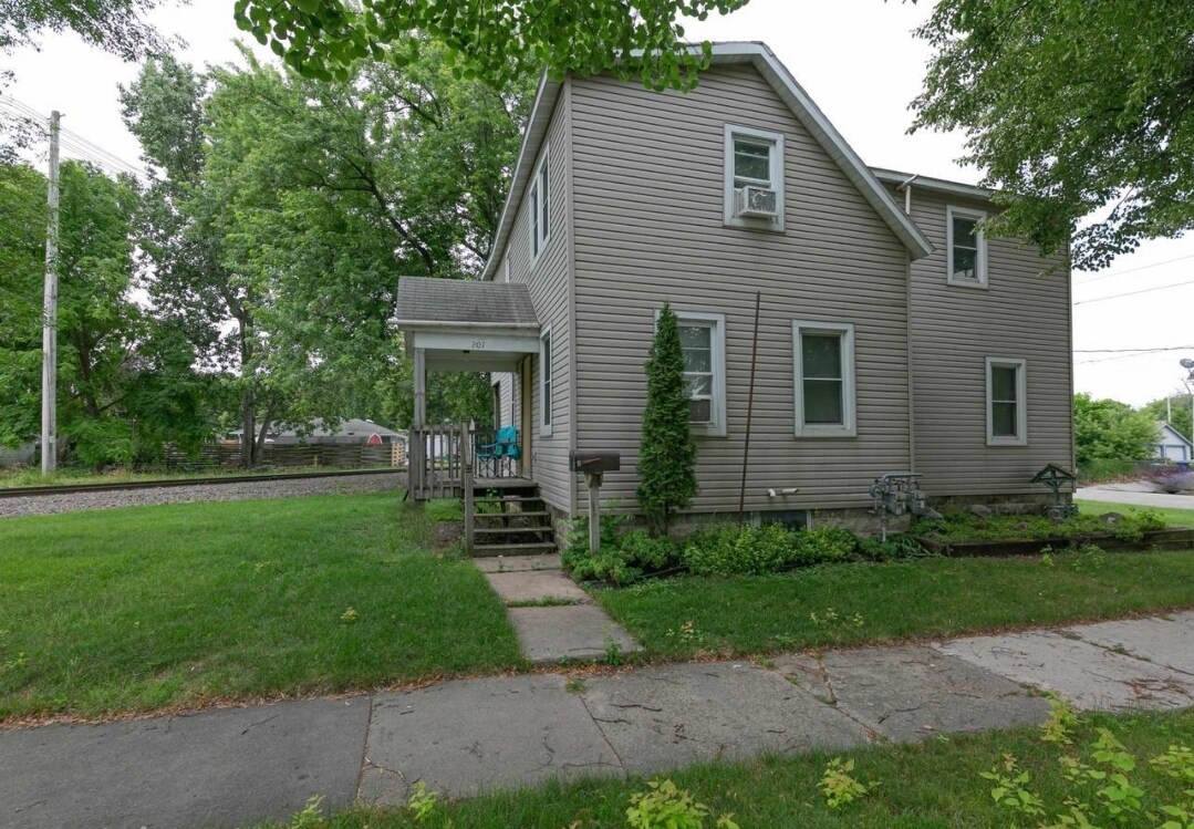Side View - 201 Broad St