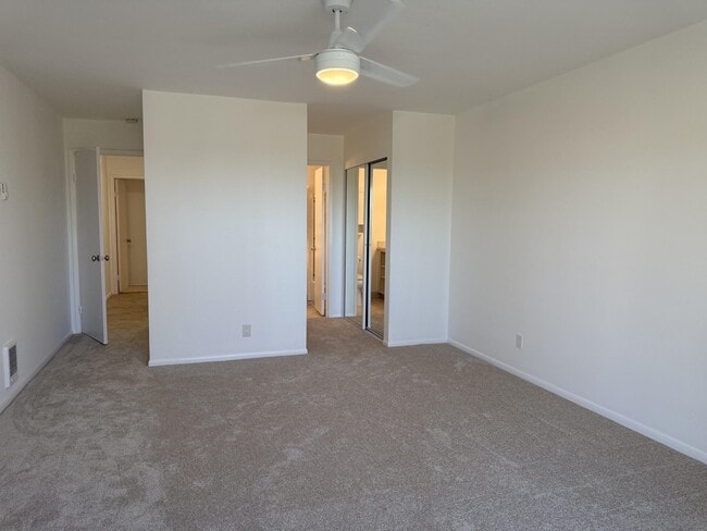Building Photo - 2520 Clairemont Dr