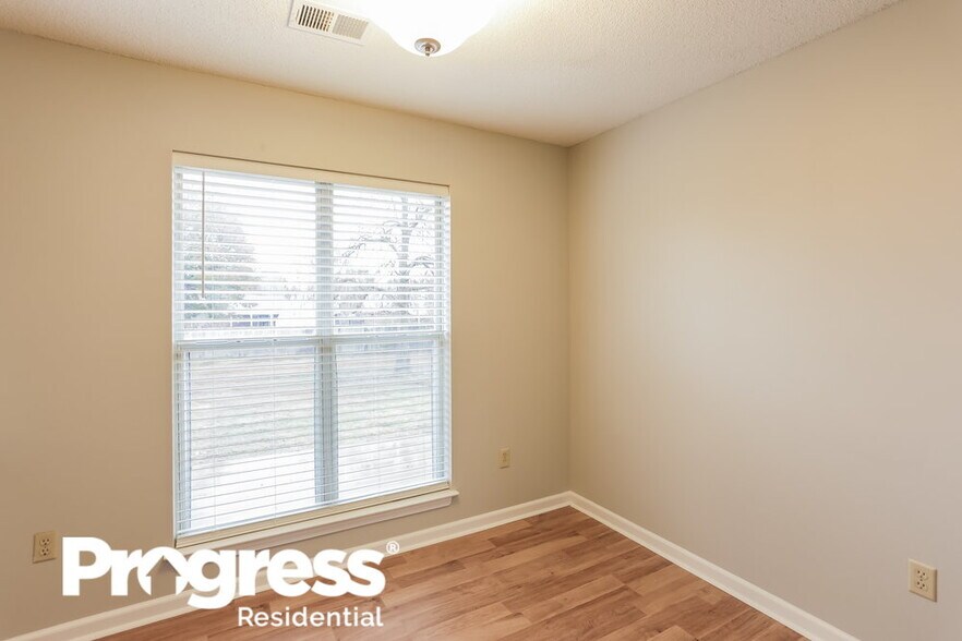 Building Photo - 5850 Waverly Dr