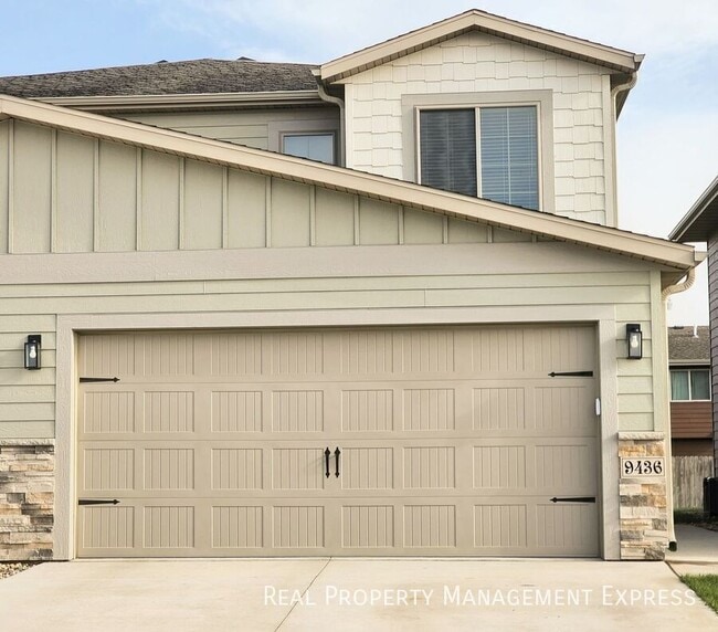 Building Photo - 9436 W Dolores Dr