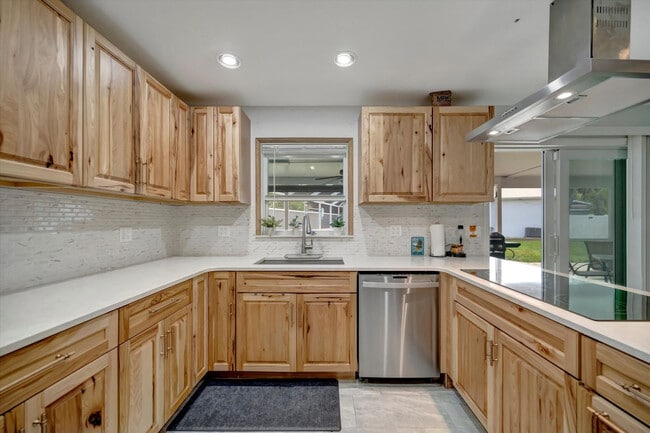 Building Photo - 4408 E Riverside Dr