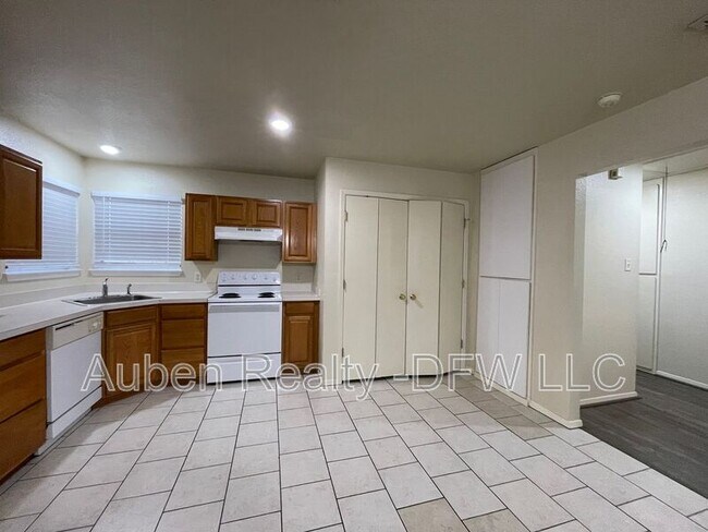 Building Photo - 121 Cambridge Dr