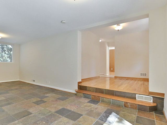 Building Photo - Spacious and Light Lake Oswego Home