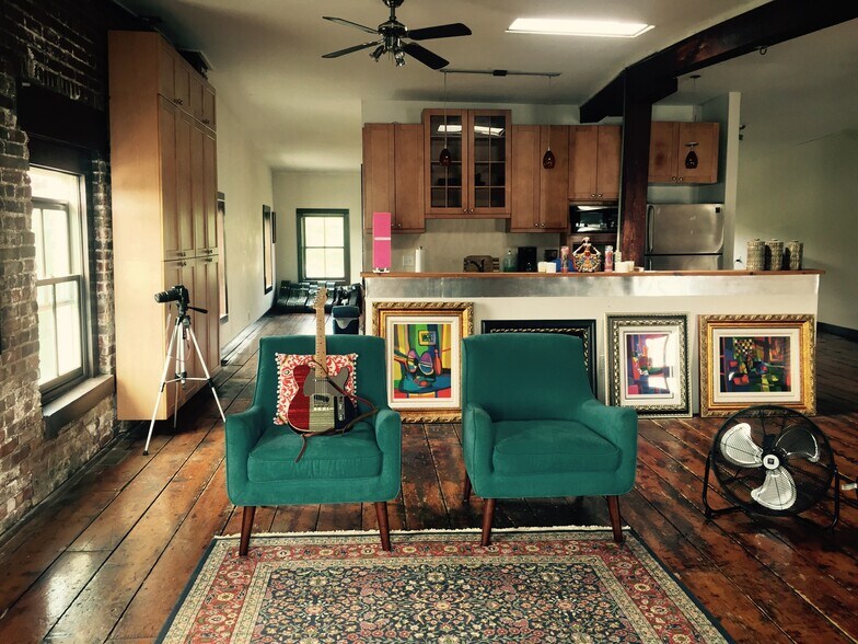 Building Photo - 12 Front St