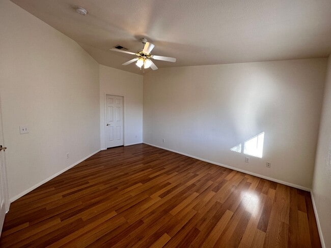 Building Photo - Great 3 Bedroom, 2 Bath Home Centrally located in Kingman!