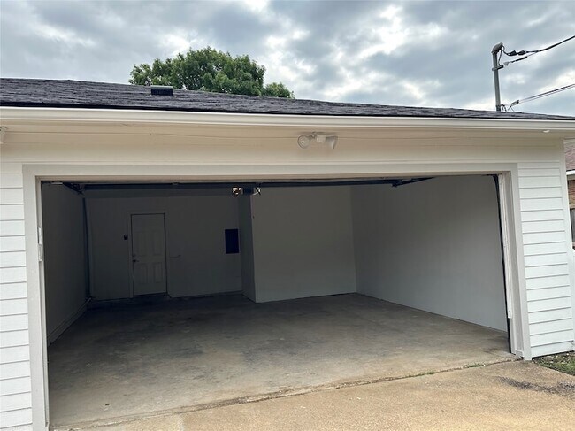 Building Photo - 11323 Lochwood Blvd