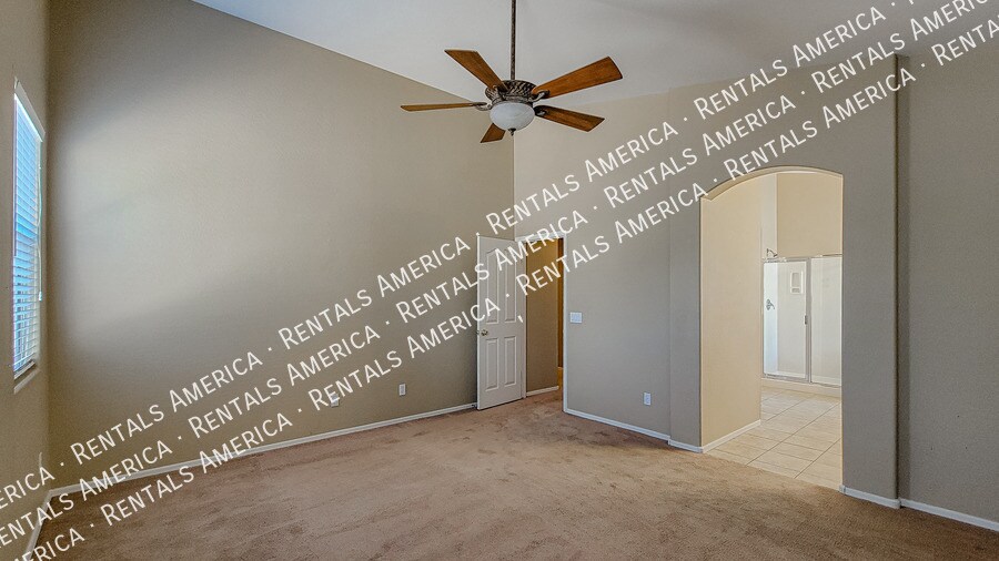 Building Photo - 12512 W Glenrosa Dr