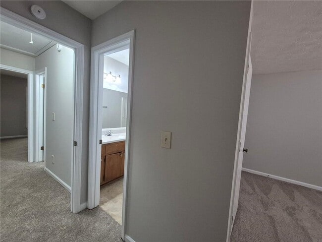 Building Photo - 408 Waterbury Dr