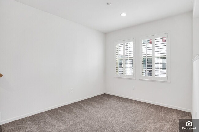 Building Photo - 1604 Northshore Dr