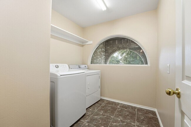 Building Photo - 2417 Frontera Rd