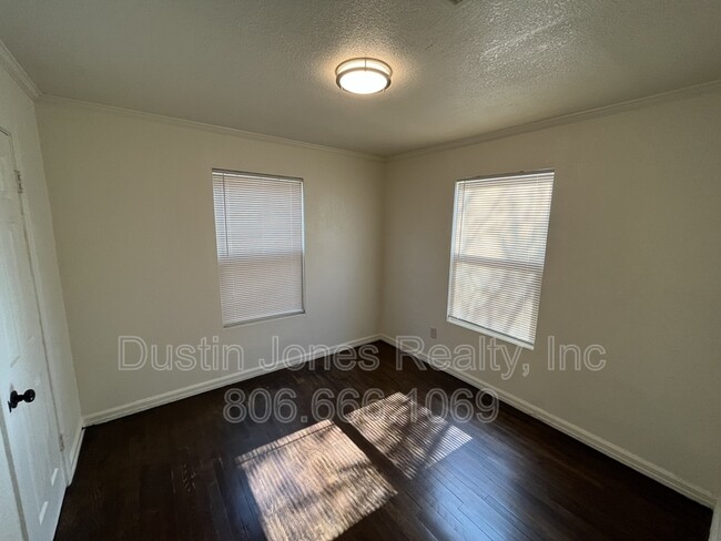Building Photo - 2509 1st Pl